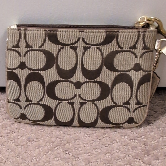 Coach Monogram Wristlet in Brown and Cream NWOT - Picture 4 of 7